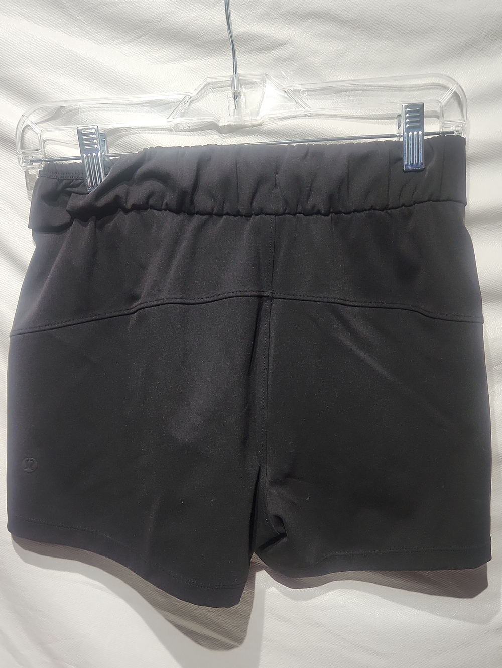 28. Lululemon on the fly shorts sz 4